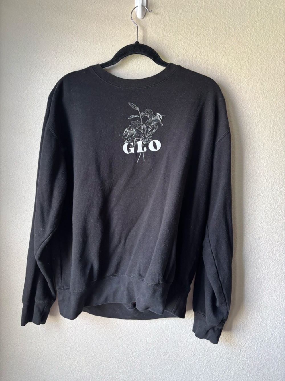 God's Love Overcomes Crewneck Sweatshirt Size Large